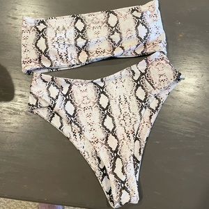 Bandeau bikini snake